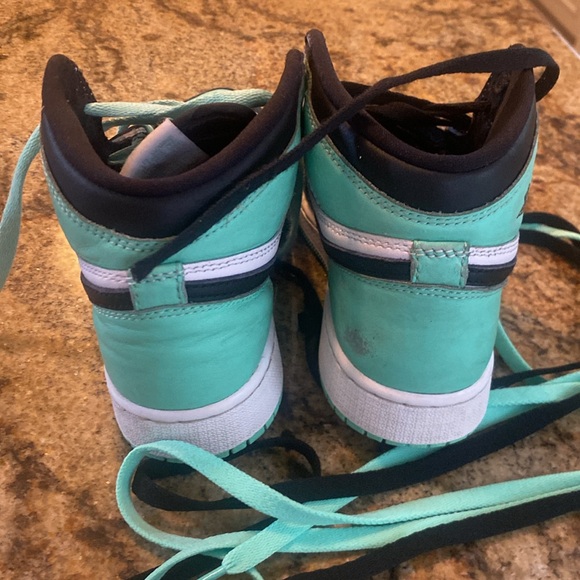 Boys Air Jordan sneakers - Picture 3 of 6